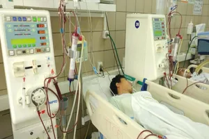  Hà Nội: Người thứ 3 tử vong do ngộ độc rượu methanol