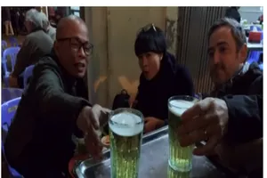 Bia hơi bình dân của Hà Nội lên sóng CNN