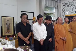 Trời đổ mưa khi đưa NSƯT Thanh Sang về nơi an nghỉ