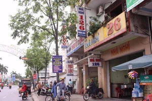 ‘Cháy phòng’ nhà nghỉ, dịch vụ cho thuê xe máy bội thu