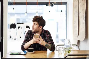 11 dấu hiệu cho thấy chàng đang 'thả thính' lung tung