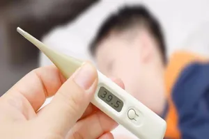 Bé 7 tuổi liệt tứ chi do mắc viêm não Nhật Bản