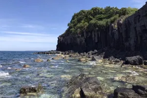 Vẻ hoang sơ của Gành yến - nơi đá 'tự tình' với sóng