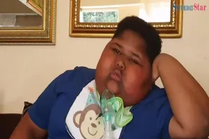 Cậu bé ăn cả giấy lẫn đất vì không bao giờ biết no