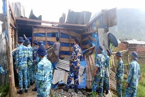 Sau bão, bộ đội hải quân giúp dân dựng lại 29 căn nhà 