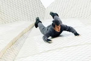 Thành Long có thể phải ngồi xe lăn suốt đời