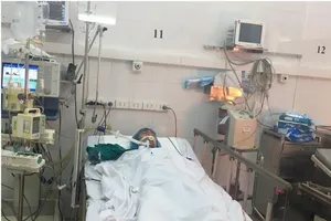 Bé gái ung thư nguy kịch do bị thủy đậu tấn công