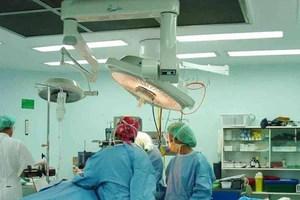 Phẫu thuật não suốt 2 giờ mới biết nhầm bệnh nhân