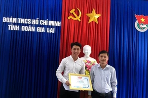  Khen thưởng GV trả gần trăm triệu cho người đánh rơi