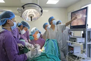 Tạo hình thành công cho cô gái 23 năm không có âm đạo