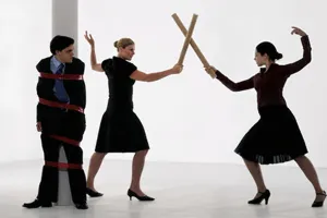 Chuyện đánh ghen: Gào khóc lăn lộn để làm gì? 