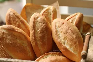 Ai bánh mì nóng giòn đây...