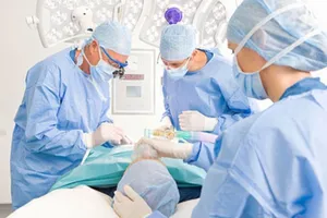 Cụ bà 101 tuổi mang khối u 'khủng' như bụng bầu 6 tháng