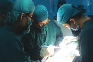 ‘Súng’ xém bị lột da vì xài ‘áo mưa’ dỏm