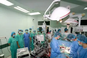 Bộ trưởng Bộ Y tế tri ân người mẹ dũng cảm hiến tạng con