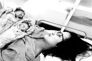 Kỳ tích giành sự sống cho song thai siêu non tháng