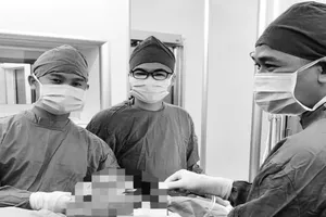 Bóc tách khối u 'khủng' 5kg chiếm trọn ngực phải bệnh nhân