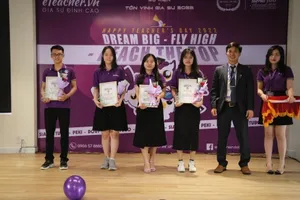 Tôn vinh gia sư ấn tượng với câu chuyện con gái học nhiều làm gì?