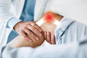 Đau khớp gối khi trời lạnh, cần làm gì?