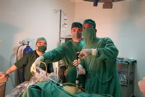 Chàng bác sĩ trẻ bỏ phố lên núi với người nghèo