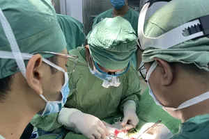 Phẫu thuật cho bé 5 tháng tuổi có bàng quang ngoài cơ thể bẩm sinh