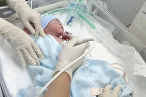 Em bé được thông van tim trong bào thai đầu tiên tại Việt Nam chào đời
