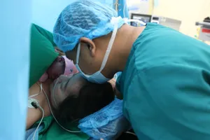 Đề xuất tăng thời gian nghỉ thai sản cho lao động nam