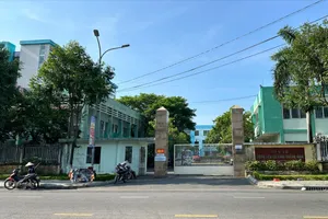 Bất ngờ với báo cáo vụ bệnh nhân phản ánh u nang buồng trứng phải, mổ bên trái. Ảnh: TN