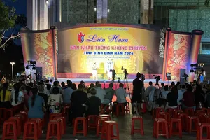 Đang diễn tuồng, nghệ nhân bất ngờ ngã gục trên sân khấu rồi tử vong