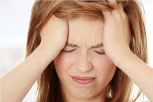 Bác sĩ ơi, tôi hay bị đau đầu về chiều tối