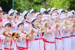 Hàng chục ngàn thiếu nhi đồng diễn trống kèn 'Đất nước trọn niềm vui'