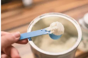 Người tiêu dùng hoang mang trước sữa bột giả: Làm sao phân biệt thật – giả?