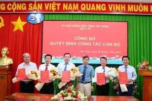 Tây Ninh công bố các quyết định bổ nhiệm cán bộ ngành y tế