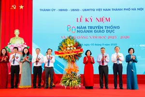 Bí thư, Chủ tịch Hà Nội dự lễ khai giảng tại Trường THPT Phan Huy Chú