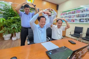 Giám đốc Sở GD&ĐT Hà Nội 'thả tim' động viên học sinh học online