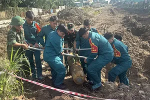 TP.HCM: Phát hiện quả bom khi thi công cống nước