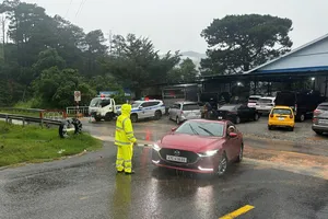 Tạm dừng lưu thông trên đèo Ngoạn Mục vì phát sinh hơn 10 điểm sạt lở