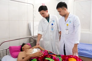 Báo động đỏ cứu bệnh nhân 14 tuổi bị vỡ gan, sốc mất máu