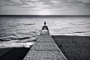 Đừng gặm nhấm cô đơn một mình... 