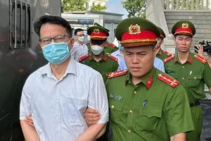 Chuyến bay giải cứu và tệ nạn phong bì