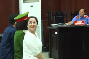 Bà Nguyễn Phương Hằng đã có mặt ở phòng xử