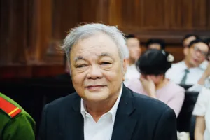 Ông Trần Quí Thanh và 2 con gái đã có mặt tại tòa