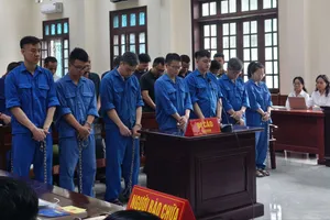 Mở lại phiên tòa xét xử các cựu cán bộ hải quan Hải Phòng tiếp tay cho buôn lậu