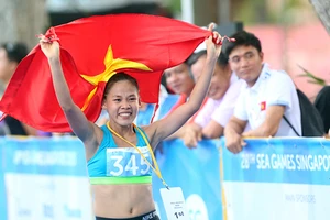 Nữ hoàng đi bộ Thanh Phúc lại lấy vàng