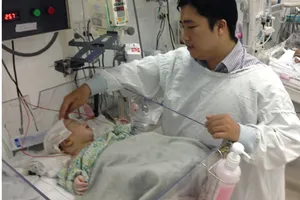 Lần đầu tiên mổ khối u não hoại tử cho trẻ 20 ngày tuổi