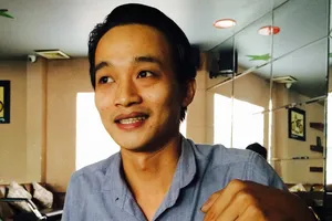 Người trong clip 'cảnh sát cơ động túm cổ áo dân' lên tiếng