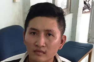 Giả cảnh sát hình sự cưỡng đoạt tiền và tình gái đứng đường