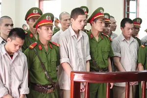 Vụ quan tài diễu phố: Nạn nhân chết ngạt