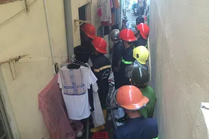Cháy phòng trọ, cả khu phố hoảng loạn