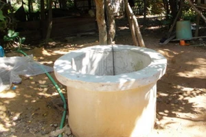 Xuống giếng mới đào, hai người tử nạn